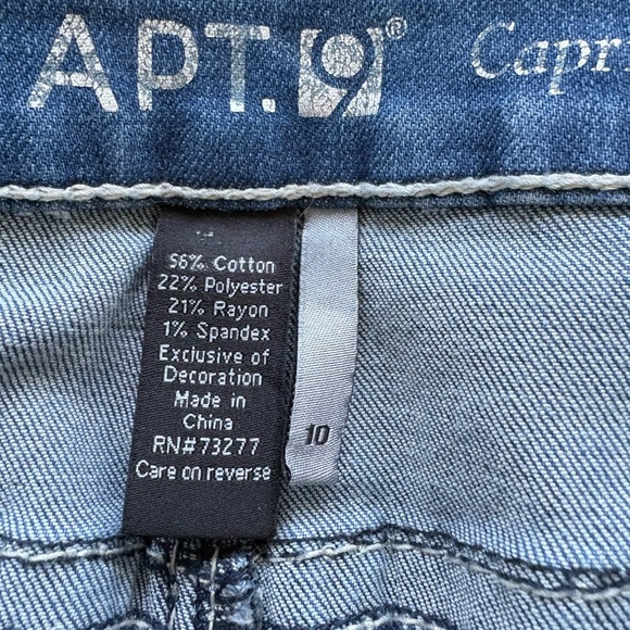 ATP. 9 Women's 10 Blue Denim Capri Cross Rhinestone Embellished Jeans - Picture 7 of 7